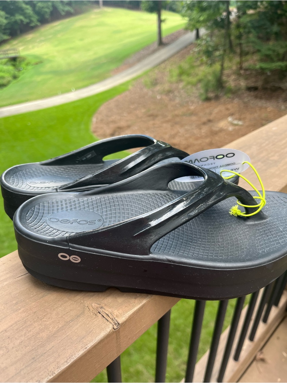 OOFOS Women’s Black Recovery Flip Flops size 8 - NEW WITH TAGS - Picture 6 of 11